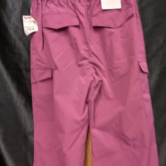Brand new with tags! Unique Women's Ultra Light Cargo pant - Picture 11 of 12
